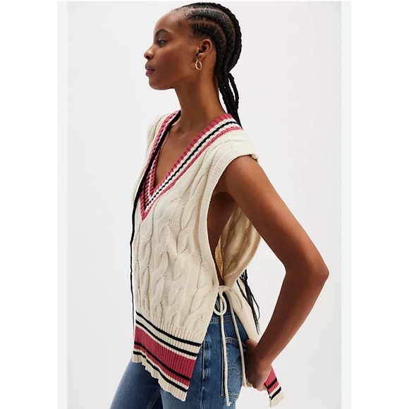 Free People Coastal Prep Poncho Vest Cable‎ Sweater Knit Pink Cream One Size - Picture 3 of 9